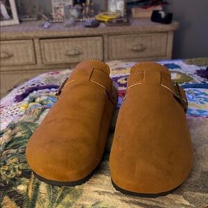 Unisex dark Tan Suede Slip-On Shoes Resembles Birkenstocks. NWOT